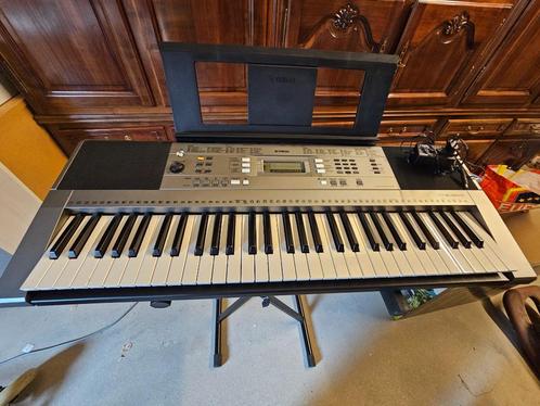 Keyboard yamaha psr E- 353, Muziek en Instrumenten, Keyboards, Zo goed als nieuw, Yamaha, Aanslaggevoelig, Ophalen