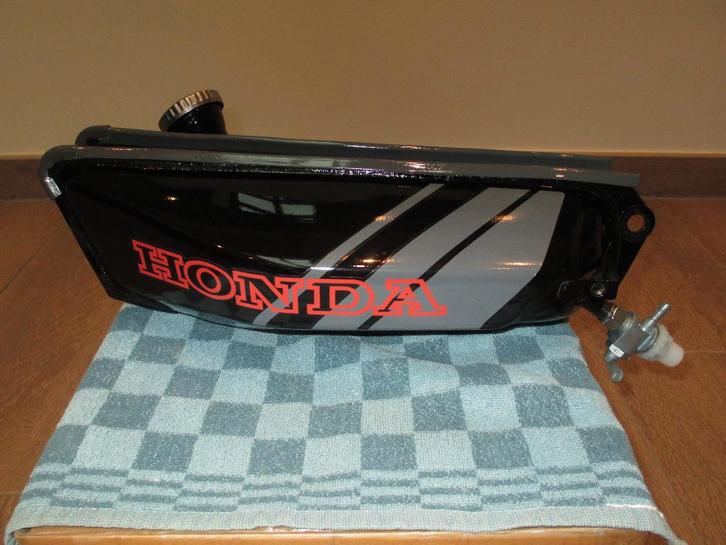 Honda camino custom tank, Fietsen en Brommers, Brommeronderdelen | Algemeen, Zo goed als nieuw, Tank, Ophalen of Verzenden