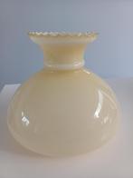 Mooie vintage lampenkap in beige opaalglas, Ophalen