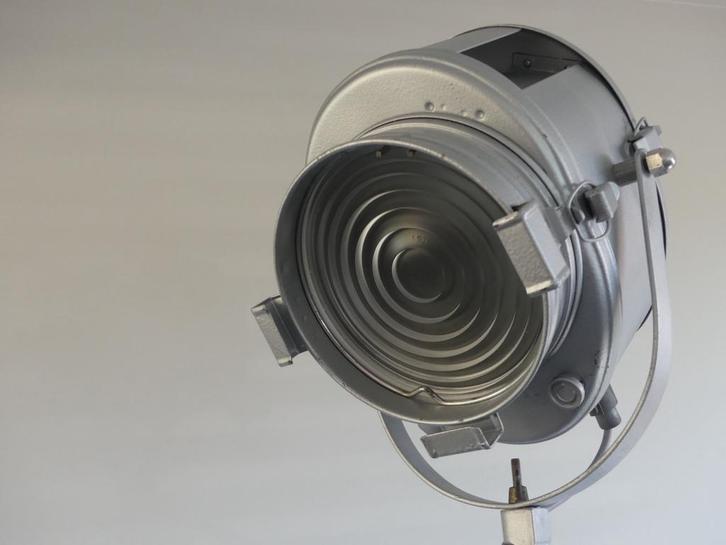 A.E. Cremer Theaterspot op statief, Huis en Inrichting, Lampen | Spots, Gebruikt, Vloerspot of Grondspot, Metaal of Aluminium