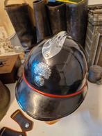 Oude paradehelm vroegere gendarmerie, Ophalen of Verzenden