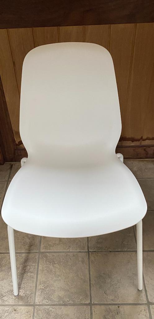 stoelen, Huis en Inrichting, Stoelen, Zo goed als nieuw, Twee, Kunststof, Metaal, Wit, Ophalen