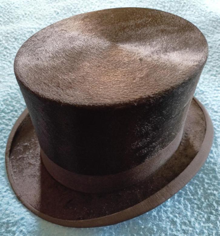 Chapeau Haut-De-Forme début XIXe en soie, en parfait état, Kleding | Dames, Hoeden en Petten, Zo goed als nieuw, Hoed, Ophalen of Verzenden