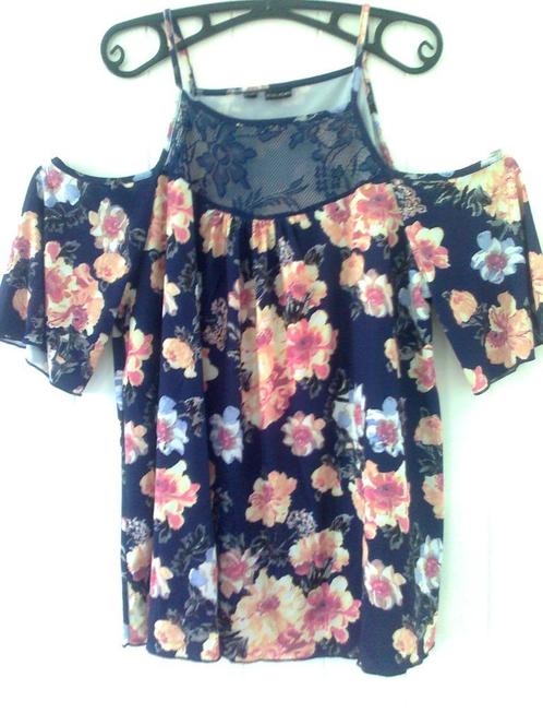 Top T-shirt floral épaules dénudées dentelle, Vêtements | Femmes, Blouses & Tuniques, Neuf, Envoi