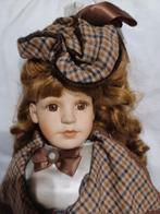 Une grande ancienne poupée porcelaine 70cm, Antiquités & Art, Enlèvement ou Envoi