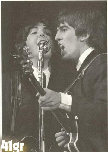 THE BEATLES *** PHOTOS / POSTCARDS - €2,45 per stuk beschikbaar voor biedingen