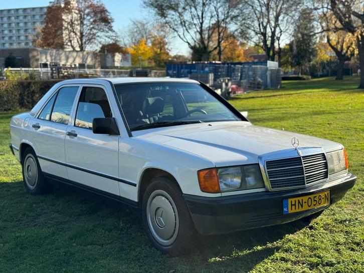 Te koop Mercedes 190 uit 1985, Auto's, Mercedes-Benz, Particulier, 190-Serie, ABS, Radio, USB, Benzine, 4 deurs, Handgeschakeld
