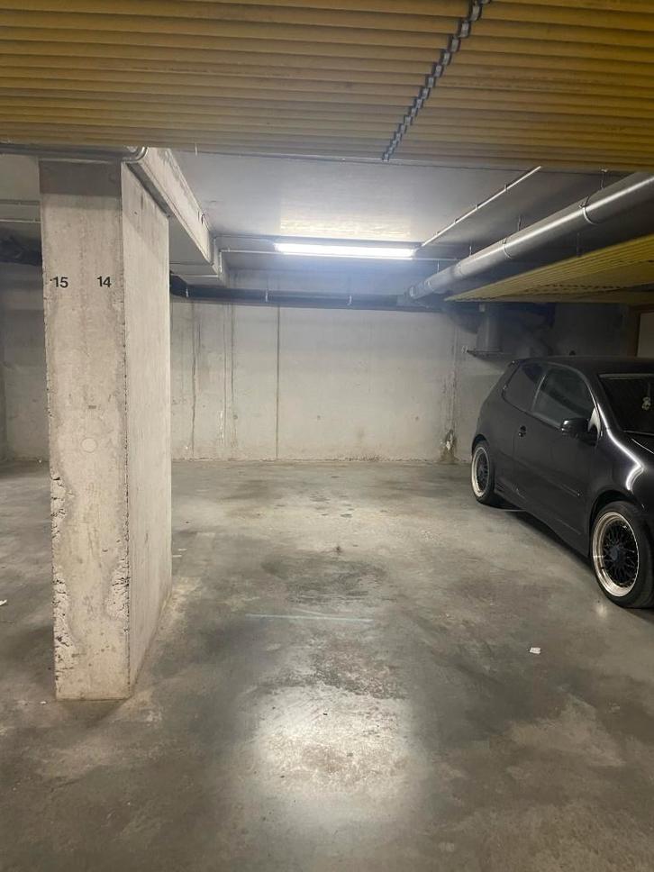 EMPLACEMENT DE VOITURE SOUTERRRAIN A LOUER, Immo, Garages en Parkeerplaatsen, Provincie Vlaams-Brabant