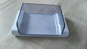 Witte plastic botervloot met doorzichtig deksel beschikbaar voor biedingen