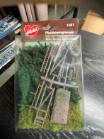 Miniscène op de uitkijkpost, 15 dennenbomen, weidegrassen, Ophalen of Verzenden, Nieuw