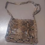 Mooie handtas, Enlèvement