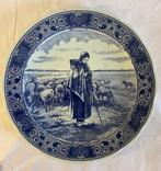 Grande assiette décoration - Delft - La Bergère, Antiquités & Art, Enlèvement ou Envoi