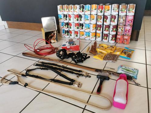 Lot hondenvoer, doos, riem, borstel, kalebas, snuit, snoep, Dieren en Toebehoren, Honden-accessoires, Zo goed als nieuw, Ophalen