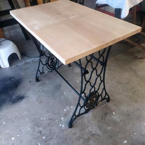 2 anciennes tables  machine à coudre SINGER, Antiek en Kunst, Antiek | Naaimachines, Ophalen