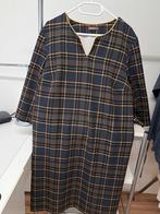 Donkerblauw geruite jurk. Ruiten zijn okergeel., Ophalen of Verzenden, Zo goed als nieuw, Jurk