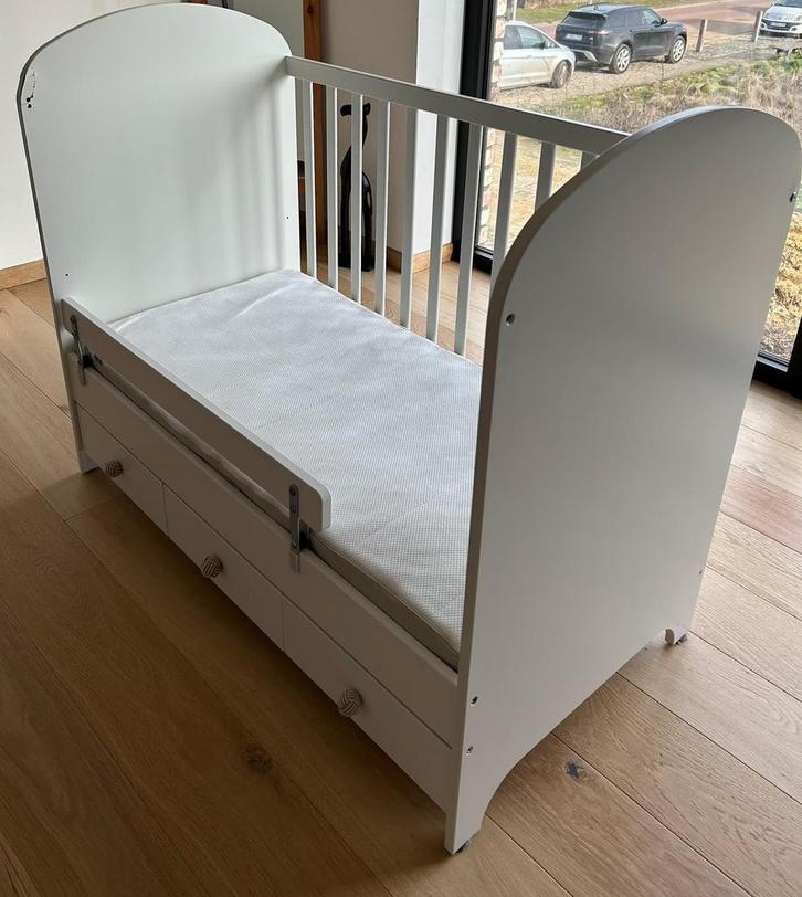 Gonatt IKEA babybed met matras, Kinderen en Baby's, Kinderkamer | Bedden, Zo goed als nieuw, Minder dan 140 cm, Matras, Ophalen