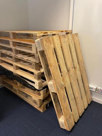 Pak van 10 pallets om weg te geven beschikbaar voor biedingen