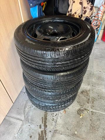 15inch banden en velgen beschikbaar voor biedingen