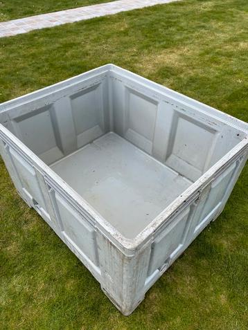 Plastieke palletbox (waterdicht) beschikbaar voor biedingen