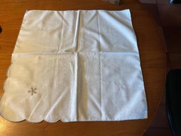 12 heel mooie witte servetten met borduursel, nieuw beschikbaar voor biedingen