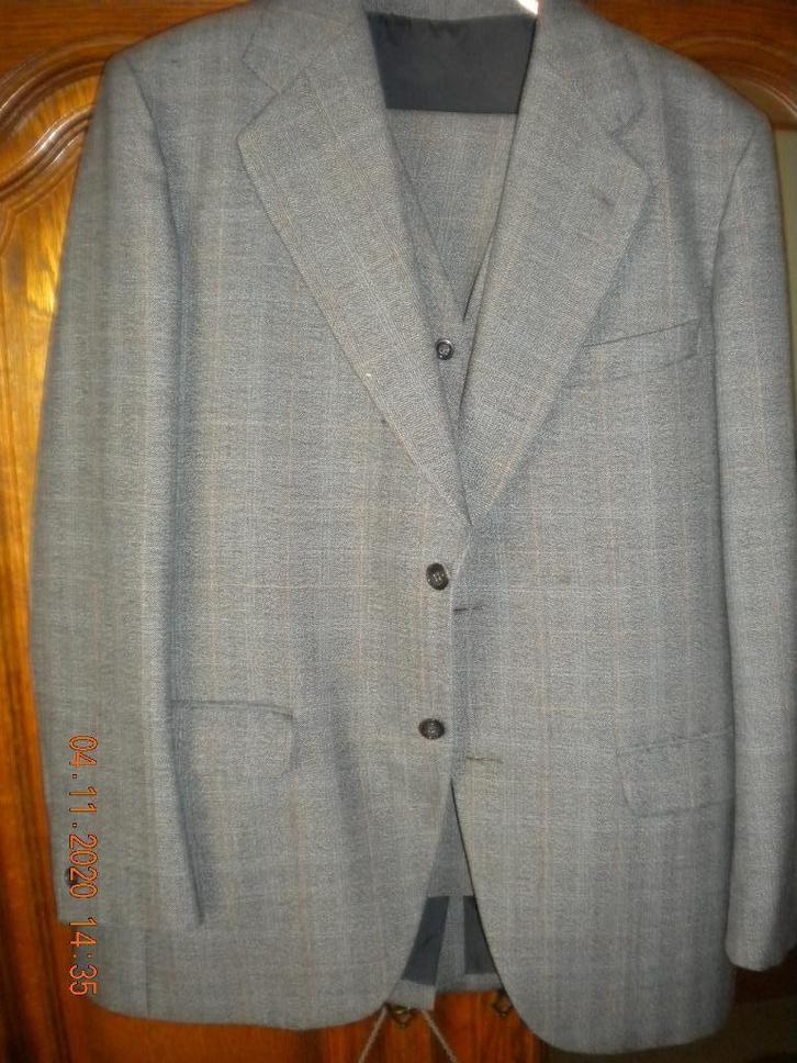 Licht grijs kostuum met giletvestje (retro), Kleding | Heren, Kostuums en vesten, Maat 52/54 (L), Grijs, Ophalen