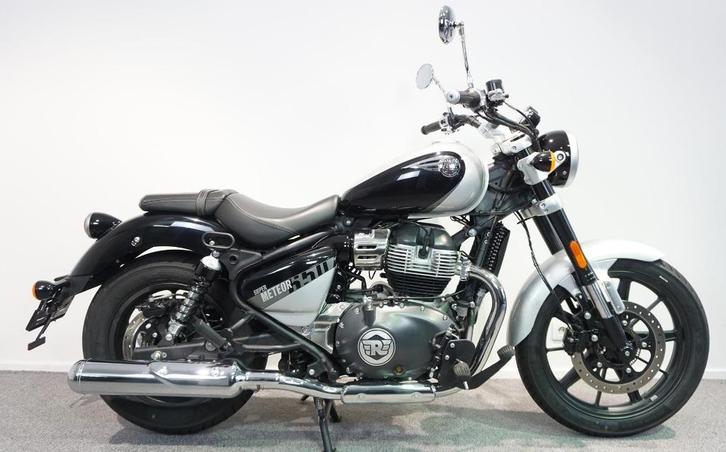 ROYAL ENFIELD SUPER METEOR 650 INTERSTELLAR ABS 35KW A2, Motoren, Motoren | Royal Enfield, Bedrijf, Toermotor, 12 t/m 35 kW, 2 cilinders