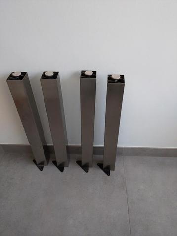 Tafelpoten set van 4 beschikbaar voor biedingen