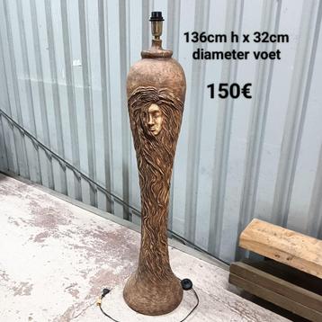 Lampadaire spécial  disponible aux enchères