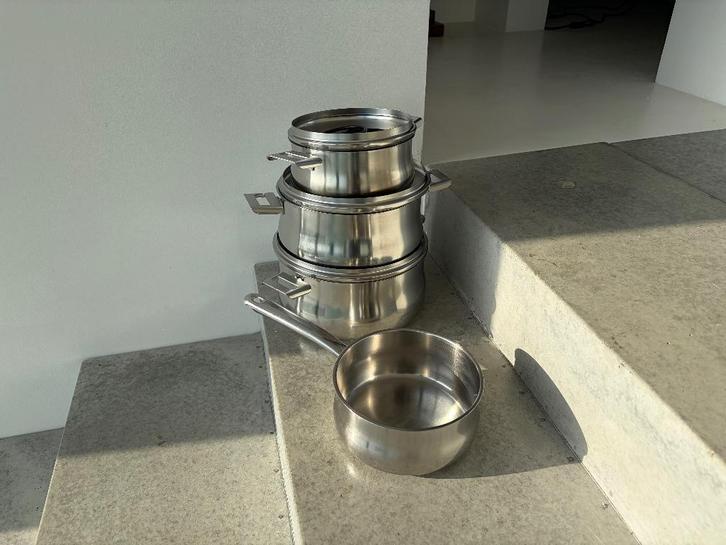 Demeyere rvs pottenset18/10–3 kookpotten m deksels+steelpan, Huis en Inrichting, Keuken | Potten en Pannen, Zo goed als nieuw