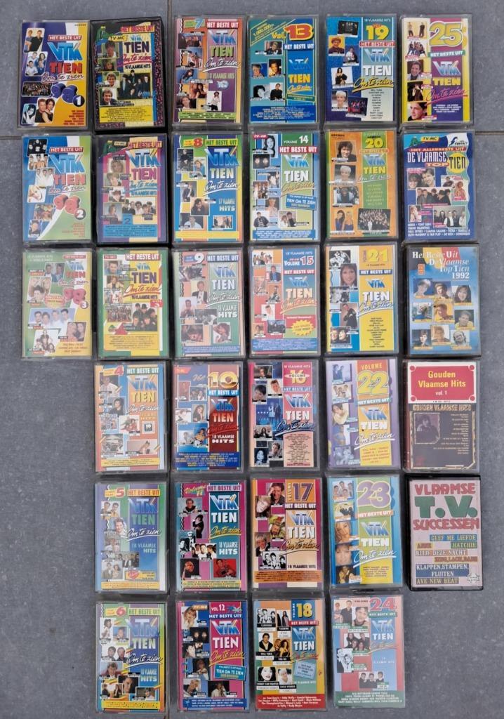 Tien Om Te Zien’ Muziekcassettes - 32 stuks in koffertje, Cd's en Dvd's, Cd's | Nederlandstalig, Gebruikt, Streekmuziek, Ophalen