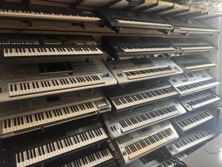 Verschillende keyboards Met Garantie, Muziek en Instrumenten, Keyboards, Zo goed als nieuw, Korg, Aanslaggevoelig, Midi-aansluiting