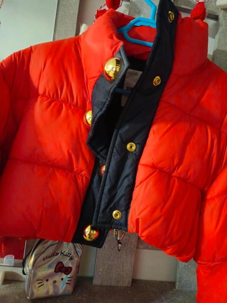 Doudoune courte Moschino de chez H&M, Vêtements | Femmes, Vestes | Hiver, Comme neuf, Taille 34 (XS) ou plus petite, Rouge, Enlèvement ou Envoi