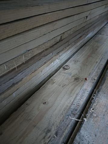 Vurenhouten planken  beschikbaar voor biedingen