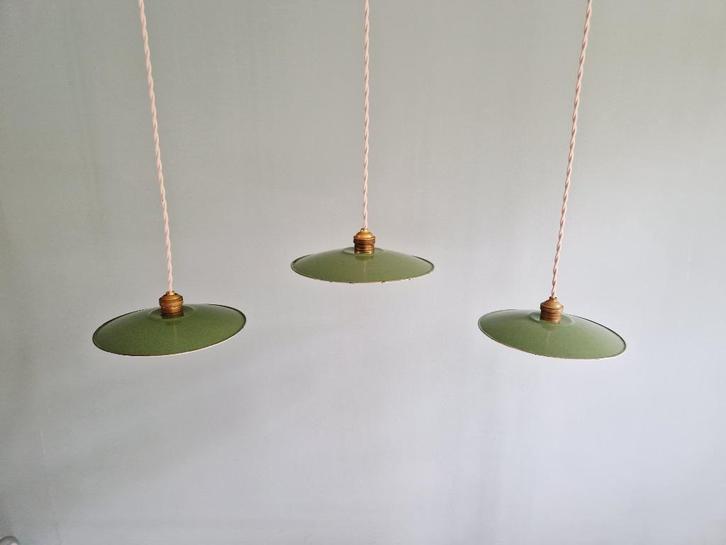 Trio van groen geëmailleerde industriële hangers, Antiek en Kunst, Antiek | Verlichting, Ophalen of Verzenden