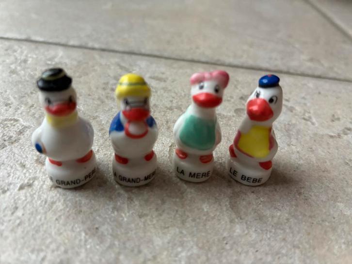 Lot de 4 fèves Pasquier « famille oie » - excellent état, Collections, Statues & Figurines, Comme neuf, Enlèvement