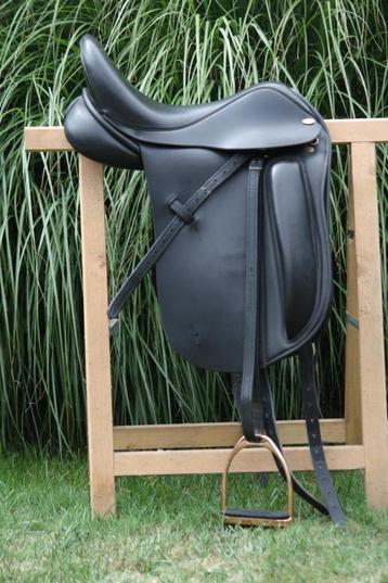 Zeer mooi Bjorn Vileyn dressuur zadel  beschikbaar voor biedingen