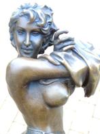 femme en pantalon sein nue en bronze signé, VITALEH, Enlèvement ou Envoi, Bronze