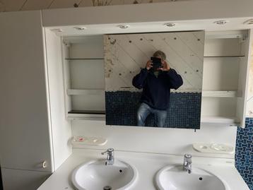 badkamermeubel met 2 lavabo's, spiegelkast en handdoekkast disponible aux enchères