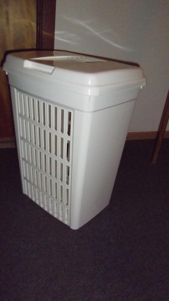 Wasmand met Deksel, Huis en Inrichting, Badkamer | Badtextiel en Accessoires, Zo goed als nieuw, Wit, Ophalen