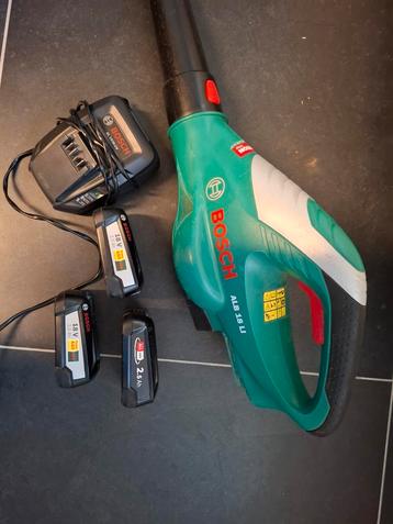 Bosch bladblazer 3 batterijen + lader, Tuin en Terras, Bladblazers, Ophalen of Verzenden, Accu