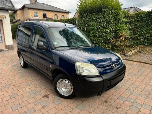 Peugeot partner 1.9 trekhaak zeer proper gekeurd vvk!, Auto's, Bestelwagens en Lichte vracht, Particulier, ABS, Airbags, Radio