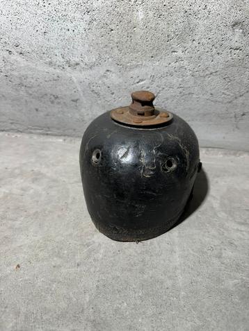 WW1 casque a pointe trouver au grenier disponible aux enchères