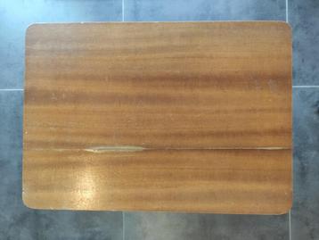 VINTAGE teakhouten salontafel uit de jaren 50. beschikbaar voor biedingen