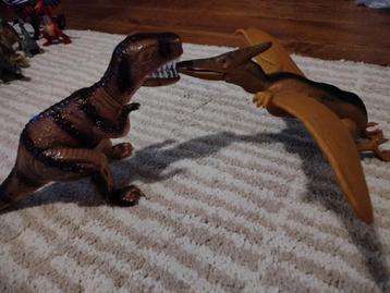 Walking dino's  beschikbaar voor biedingen