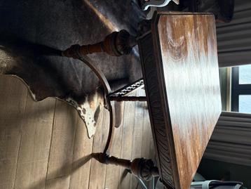 Prachtige tafel met 2 stoelen beschikbaar voor biedingen