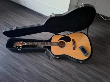 Akoestische gitaar beschikbaar voor biedingen