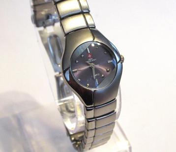 New Swiss Army dames quartz horloge met chromen armband.  beschikbaar voor biedingen