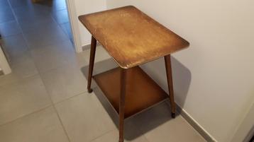 DESSERTE EN BOIS SUR ROULETTES beschikbaar voor biedingen