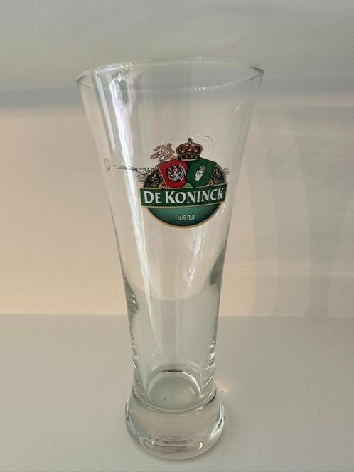 Brouwerij De Koninck Fluitglas Oud Logo met voetballer, Verzamelen, Glas en Drinkglazen, Gebruikt, Bierglas, Ophalen of Verzenden