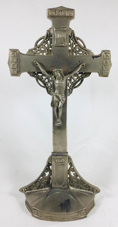 Antiek Art Nouveau staand kruisbeeld tin zamak JMPC België, Antiek en Kunst, Antiek | Religieuze voorwerpen, Ophalen of Verzenden
